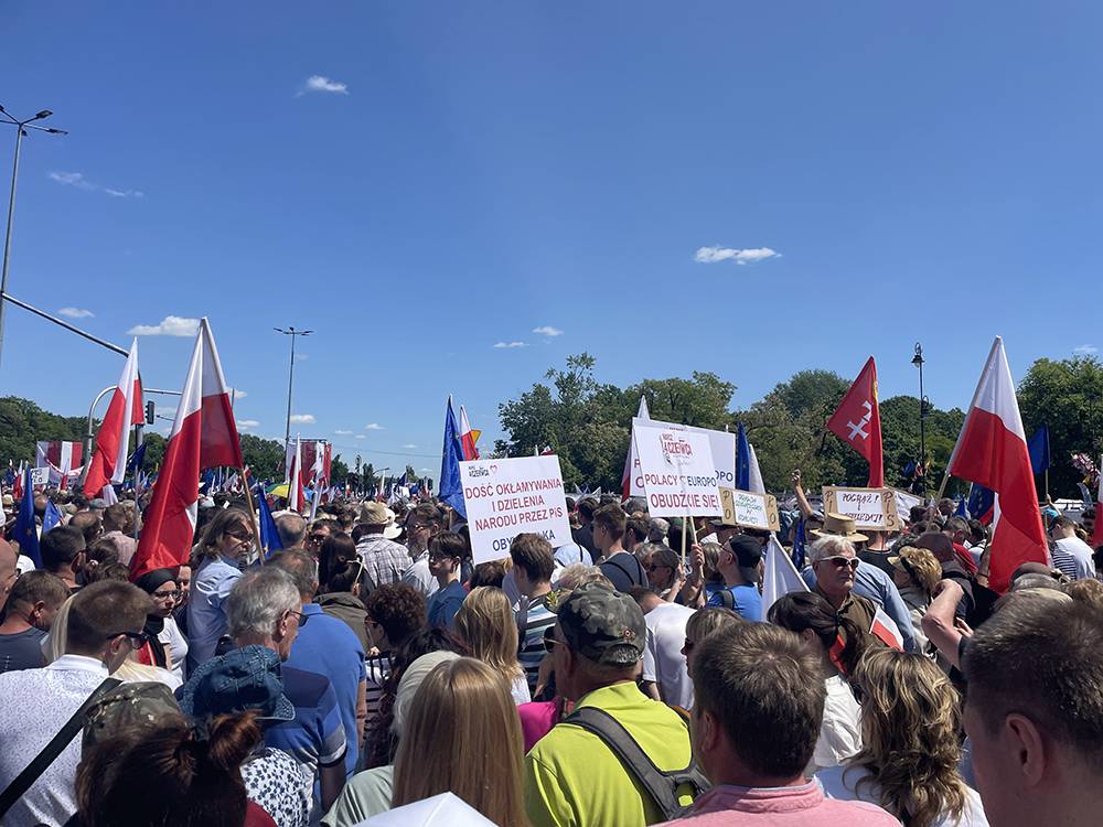 Polonya'da son yılların en büyük siyasi protestosu 14